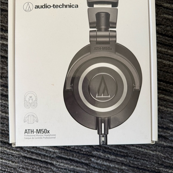 Audio Technica ATH-M50x Closed-back Studio Monitoring Headphones - Picture 6 of 10